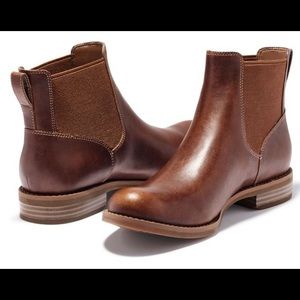 WOMEN'S MAGBY CHELSEA BOOTS size 8